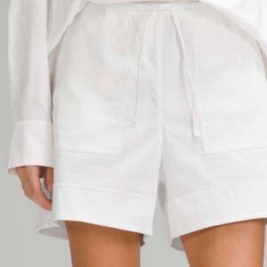 lululemon athletica White Cargo Shorts Cotton  Poplin High Rise